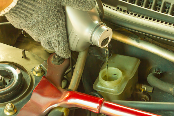 What are Signs of Low Brake Fluid?
